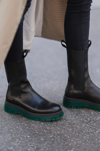 Sonia Dhillon wearing a beige trenchcoat, a black denim jeans and the CPH1000 in vitello black/green.