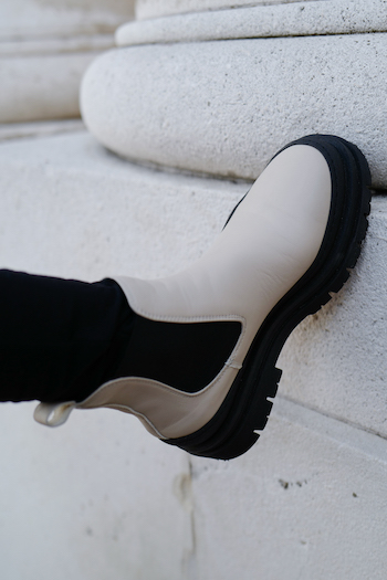 close-up of the CPH735 in vitello ecru.