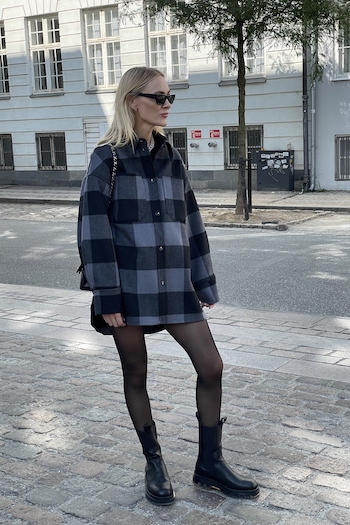 Fashion Street Style Shooting at Copenhagen Nyhavn with the Danish fashion Influencer Marie Hindkaer. She wears the new Boot CPH1000 in vitello black with a clear transparent sole and combined it with an oversized check Shirt.
