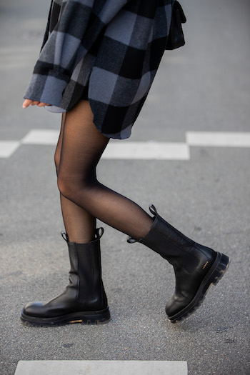 It's an cutout from @mariehindkaer who is walking on the street of copenhagen. She is wearing CPH1000 vitello black/clear, tights and a shirt blouse with checkered pattern.