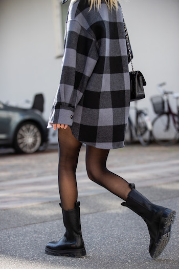 It's an cutout from @mariehindkaer who is walking on the street of copenhagen. She is wearing CPH1000 vitello black/clear, tights and a shirt blouse with checkered pattern.