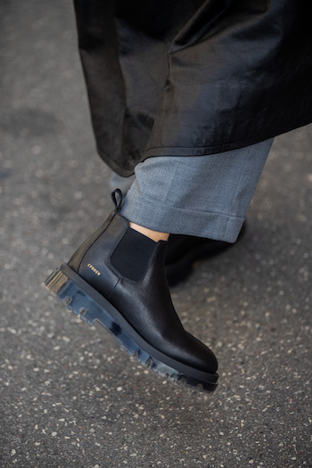 You can see a cutout from @alessawinter's outfit with the focus on our CPH1001 vitello black.