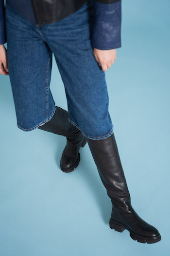 Picture from the Lookbook Shooting Autumn Winter 2021. Picture is made from above. You can see the below part of the model. She is wearing a straight jeans with a knee length and the CPH551 Vitello black boots.