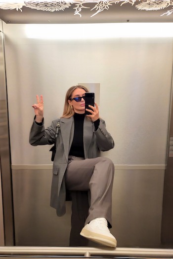@oliviafaeh is wearing her CPH461 leather mix white/black in combination with a grey oversized suit and black statement sunglasses.