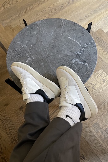 You can see @oliviafaeh's CPH461 leather mix white/black in detail. She wear them with white tennis socks.