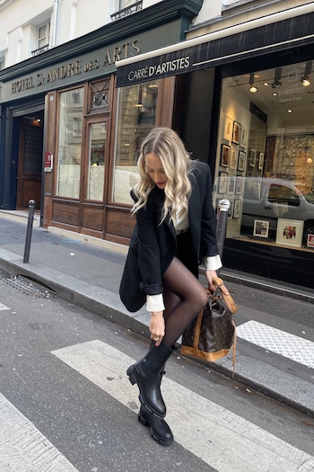 @louisatheresa chose the CPH500 vitello black to combined it with a black shorts, white top and a black blazer.