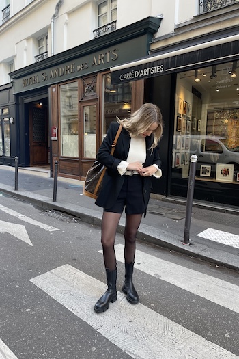 @louisatheresa chose the CPH500 vitello black to combined it with a black shorts, white top and a black blazer.
