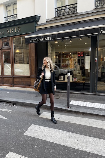@louisatheresa chose the CPH500 vitello black to combined it with a black shorts, white top and a black blazer.