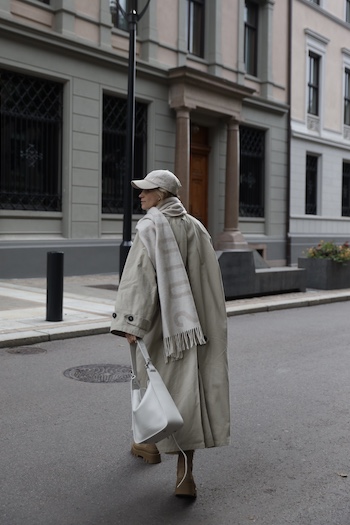 @tineandreaa strolling through the streets of Oslo. She combined the CPH SHAWL 1 wool mix beige to an all beige look. She wearing a beige cap, trousers, trench and the CPH639 nabuc taupe boots.