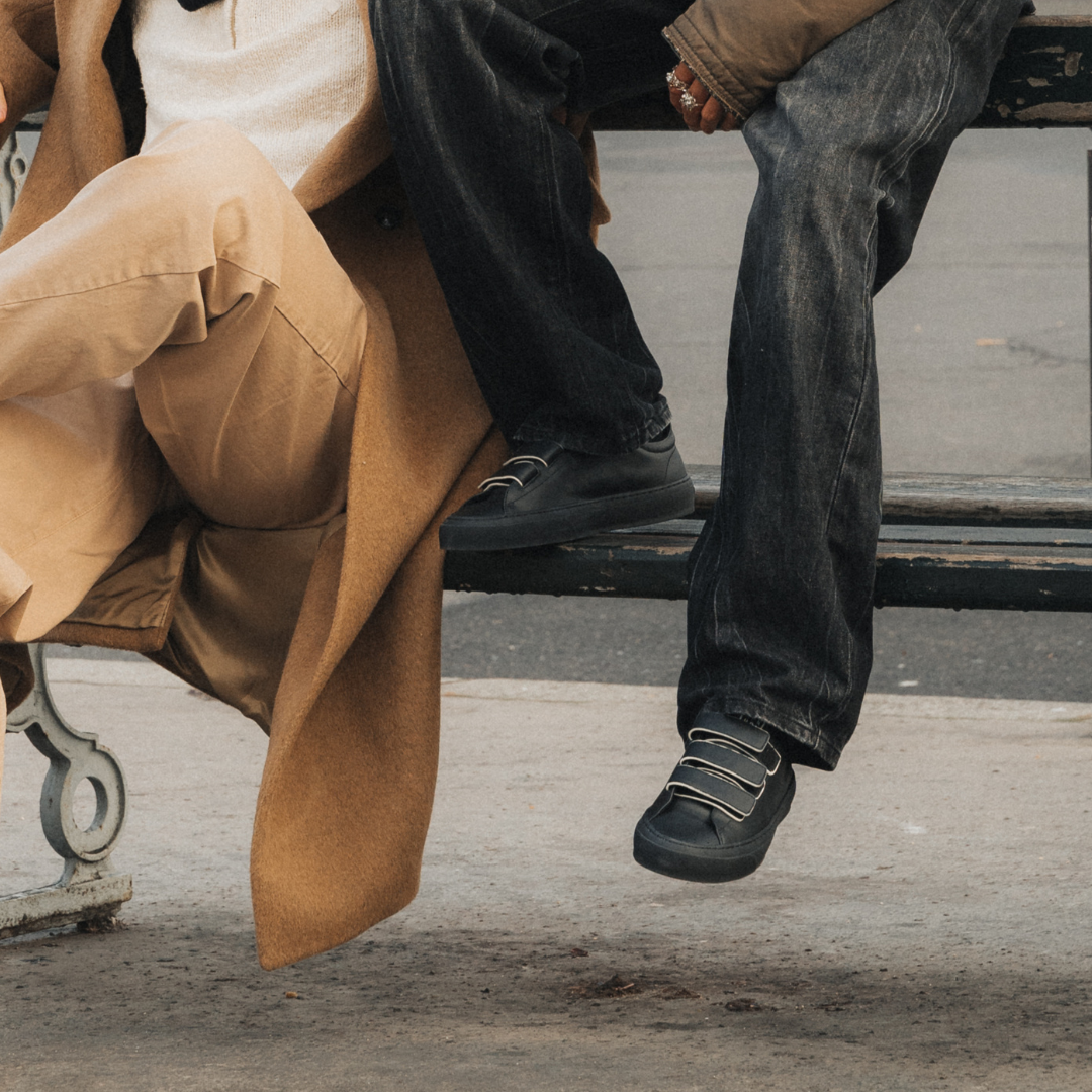 The CPH429M soft vitello black combined with a black denim trousers.