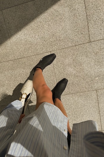 A close-up picture by young content creator oona. She took a detail photo of our CPH236 nabuc black.