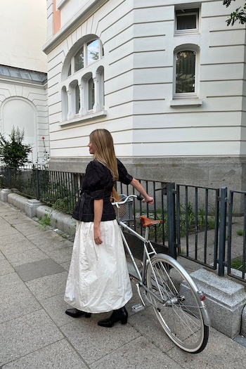 The content creator Oona styling the CPH247 leather black to a white poplin skirt and black blouse.