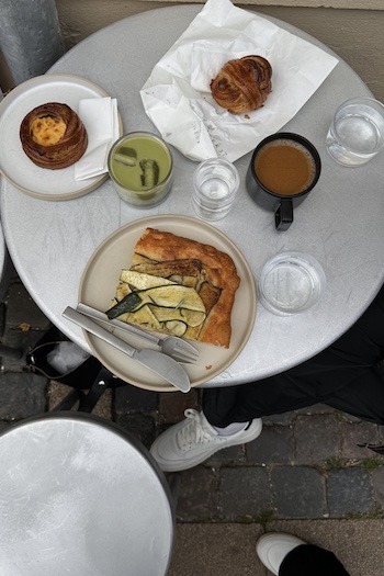 This image is an above shot of the breakfast at Apotek 57.