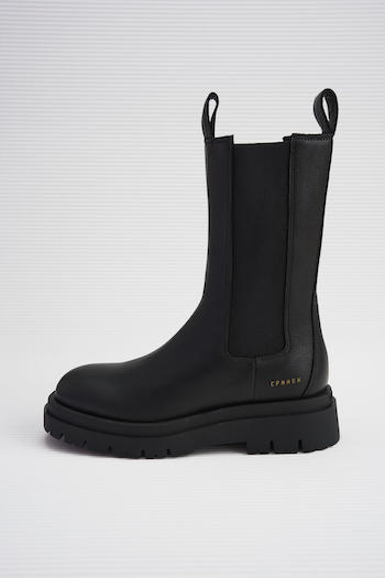This image shows the CPH1000 vitello black/black matt – mid-height Chelsea boot.