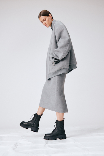 In this image the model is wearing the CPH130 leather black.