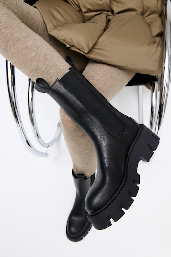 This image shows the CPH139 vitello black a mid-height Chelsea boot.