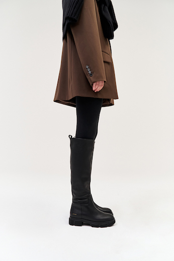 This image shows the CPH551 vitello black a knee-high boot.