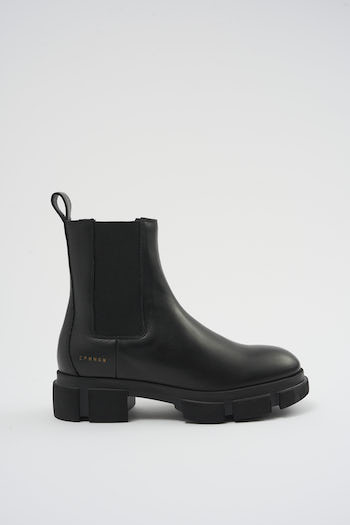 This image shows the CPH570 vitello black an ankle-high Chelsea boot.