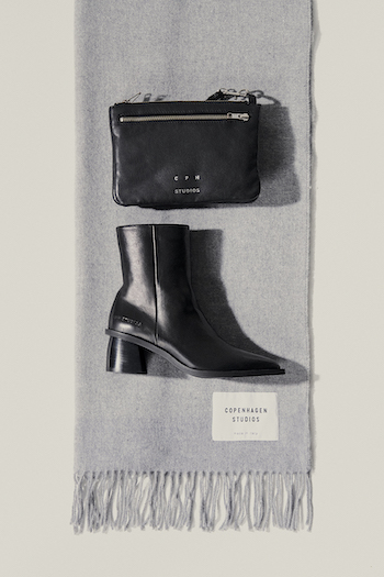 This image shows the CPH425 leather black, CPH BAG 140 leather black and CPH SHAWL 6 wool mix light grey