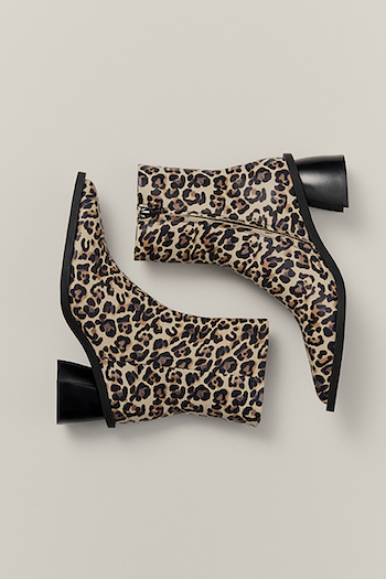 This image shows the CPH425 suede leo.