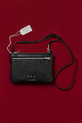 This image shows the CPH Bag 140 leather black.