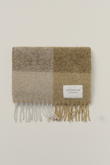 This image shows the CPH Shawl 4 wool mix beige. 