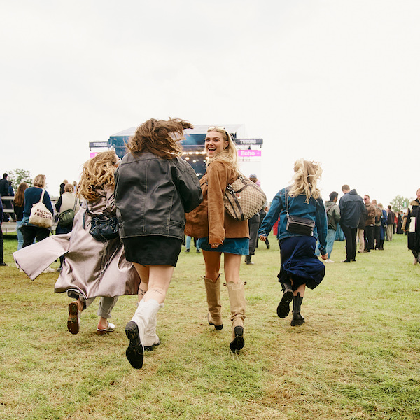 In this image content creator Maria and her friends are at a festival in Aarhus, running towards the stage.