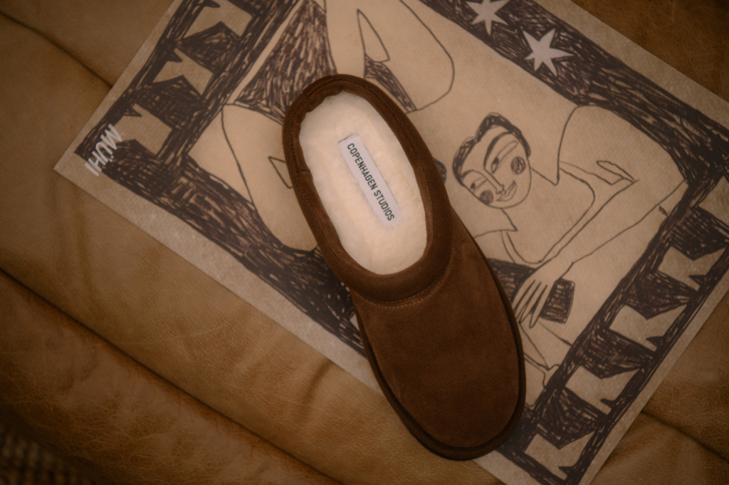 This image shows the exclusive art work Hannah Mühi created for Copenhagen Studios. On top lays the CPH249 suede chocolate.